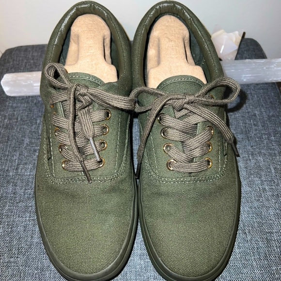 mono color vans